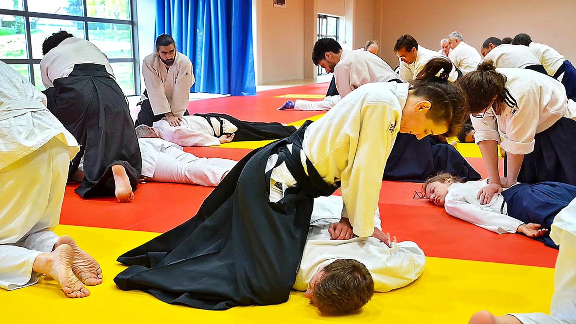 Seifuku aikido - Jérémie Fuzeau - remettre le corps dans l'état initial avant une pratique martiale en France avec Alain Peyrache sensei aïkido